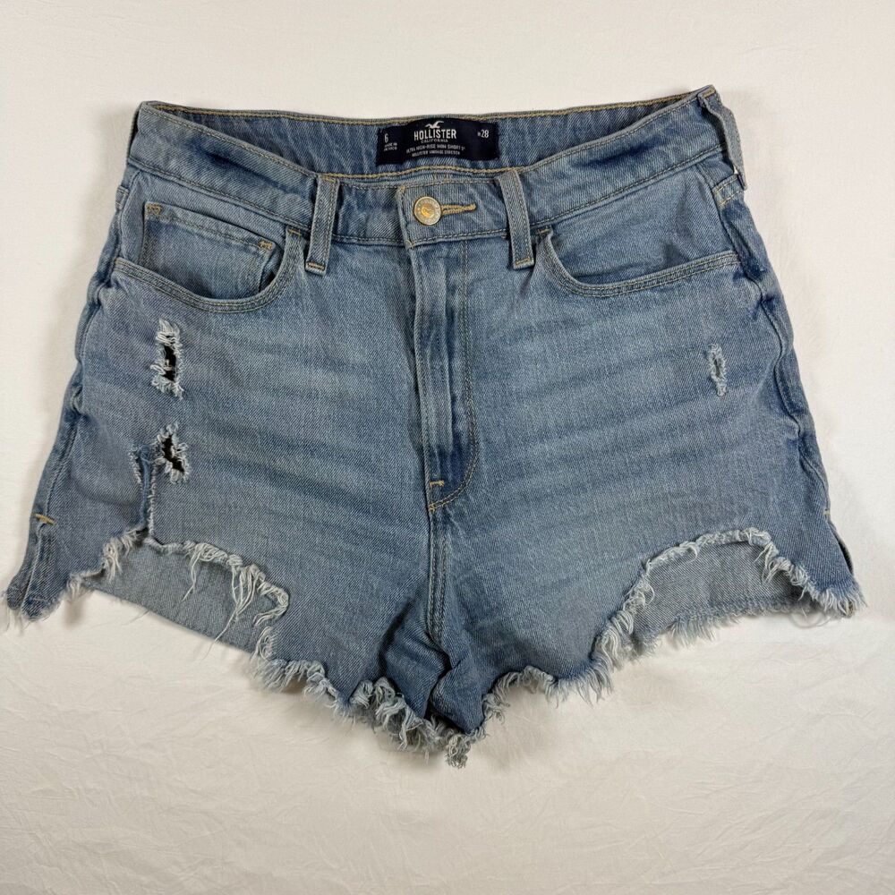 Hollister Ultra High-Rise Mom Shorts Size 6 W28 Distressed Denim
